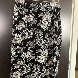 NWOT black and white floral pencil skirt 95% polyester 5% spandex